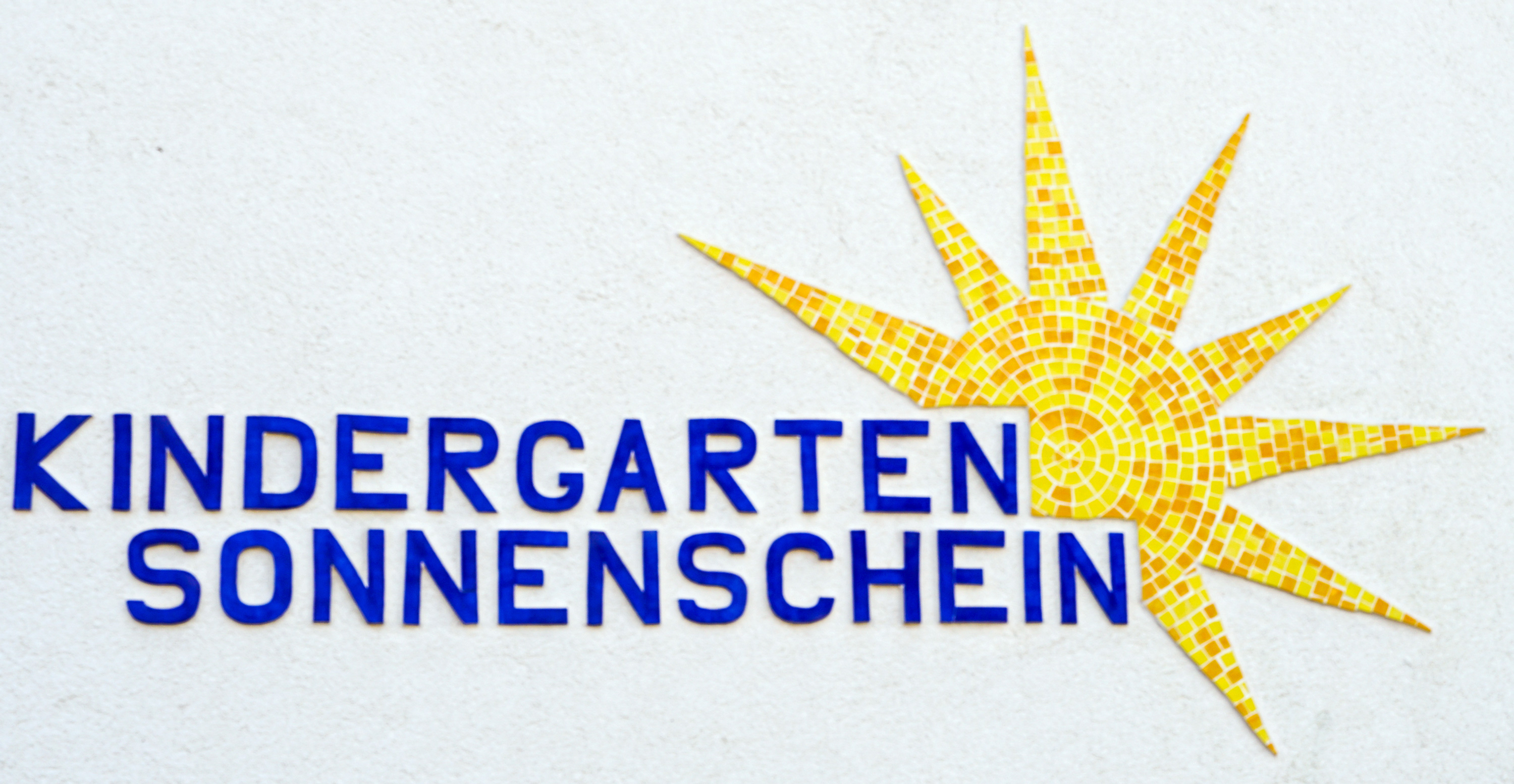 Kindergarten Sonnenschein Logo am Eingang